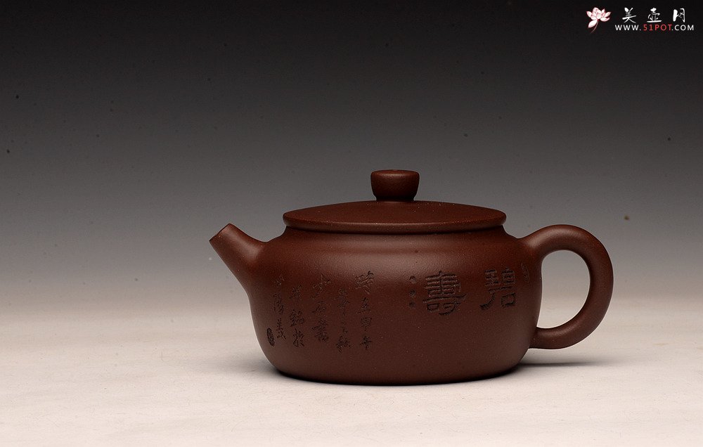 紫砂壶图片：张听钢装饰 刻绘老辣 全手桑扁 器型端正 耐品实用 - 宜兴紫砂壶网