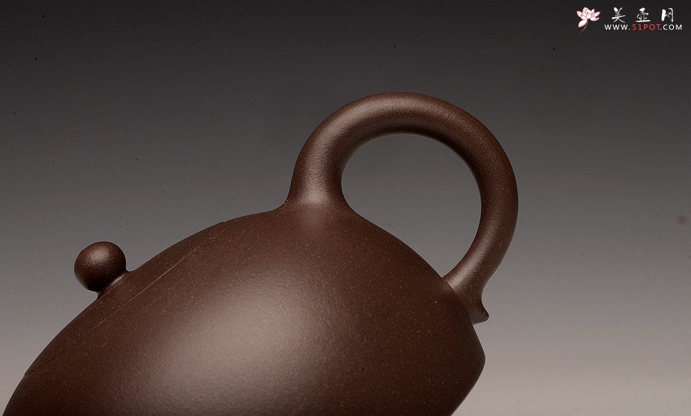 紫砂壶图片：俏然可人 嵌盖难度大 器形周正耐品 全手小半月 - 宜兴紫砂壶网