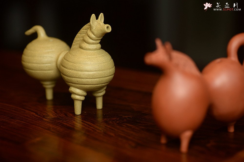 紫砂壶图片：施奇华特色文房茶宠 全手工马 颇有玩味~ - 宜兴紫砂壶网