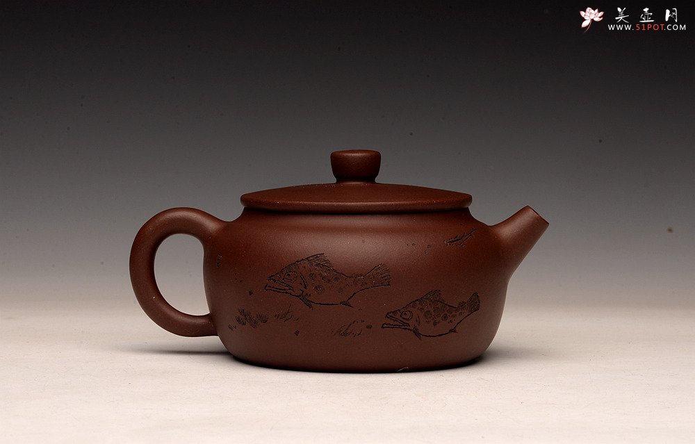 紫砂壶图片：张听钢装饰 刻绘老辣 全手桑扁 器型端正 耐品实用 - 宜兴紫砂壶网