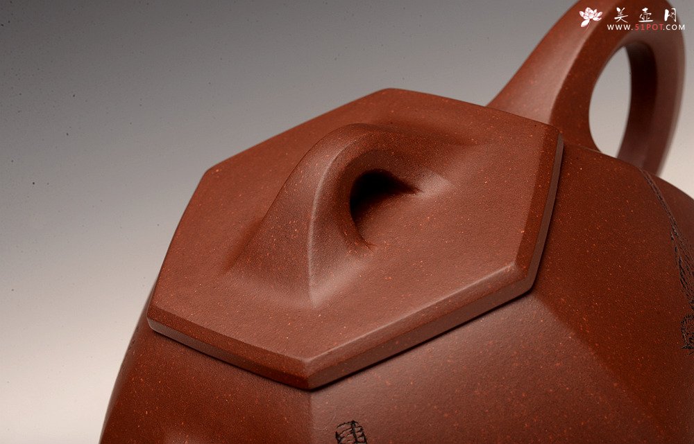 紫砂壶图片：何卫枫全手作品 陆轶舟文气装饰 别具一格 全手六方石瓢 挺拔有力 - 宜兴紫砂壶网