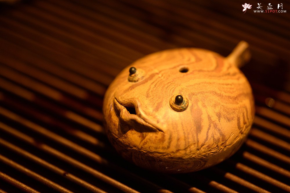 紫砂壶图片：施奇华特色全手茶宠 夏日风情 全手七彩鱼 茶盘尤物 - 宜兴紫砂壶网