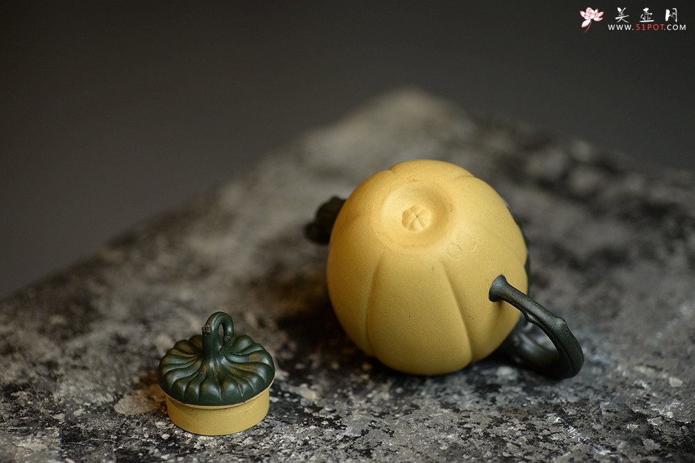 紫砂壶图片：原创作品 本段小金瓜 灵巧曼妙 夏日利器 孙伟强张新亚合作 - 宜兴紫砂壶网