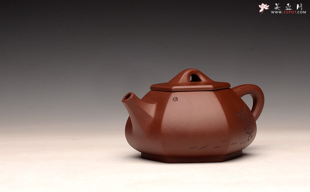 紫砂壶图片：何卫枫全手作品 陆轶舟文气装饰 别具一格 全手六方石瓢 挺拔有力 - 宜兴紫砂壶网