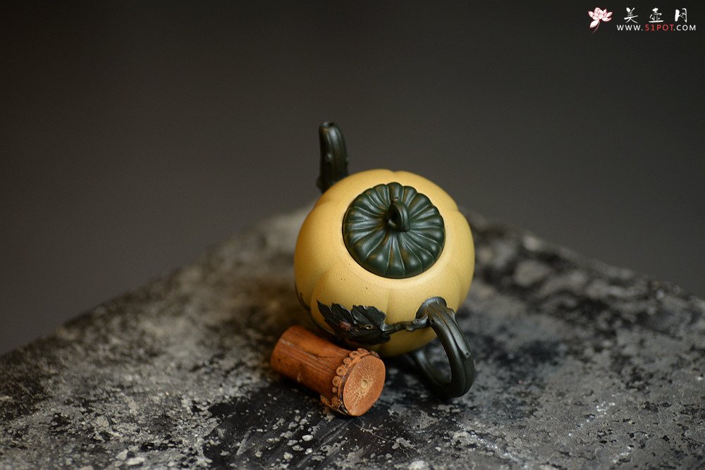 紫砂壶图片：原创作品 本段小金瓜 灵巧曼妙 夏日利器 孙伟强张新亚合作 - 宜兴紫砂壶网