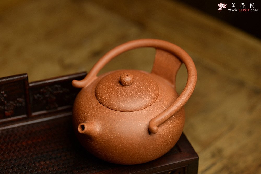 紫砂壶图片：潘小东新品 全手明韵 造型新颖 原矿老段泥 - 宜兴紫砂壶网