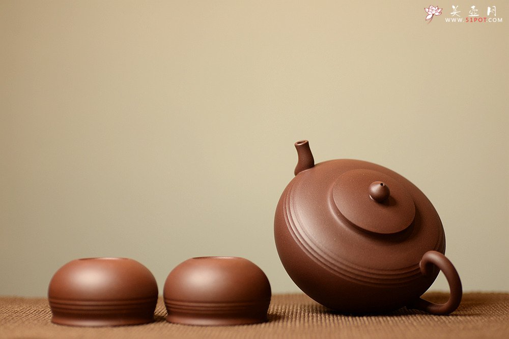 紫砂壶图片：古朴大气~ 于洪霞老师精心之作 全手汉韵套组~ 饱满俊雅 - 宜兴紫砂壶网