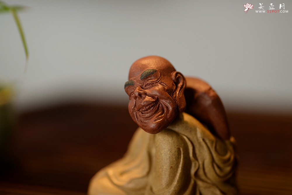 紫砂壶图片：知足常乐 笑口常开 全手雕塑 栩栩如生 喜庆罗汉 - 宜兴紫砂壶网