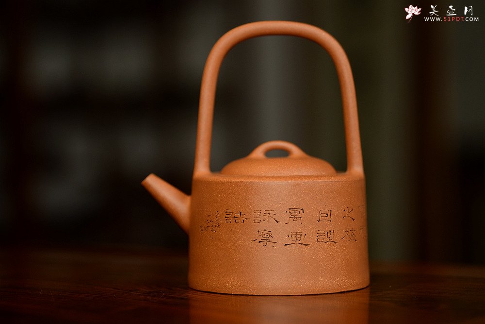 紫砂壶图片：陆逸舟精心装饰 素雅之作 挺拔俊秀 全手曼生提梁  - 宜兴紫砂壶网