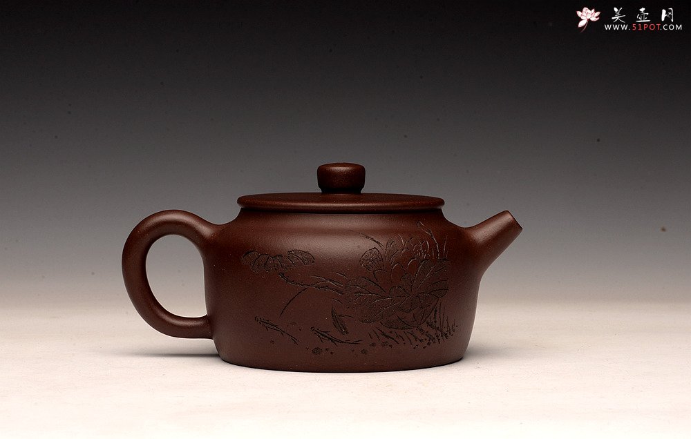 紫砂壶图片：张听钢装饰 刻绘老辣 全手桑扁 器型端正 耐品实用 - 宜兴紫砂壶网