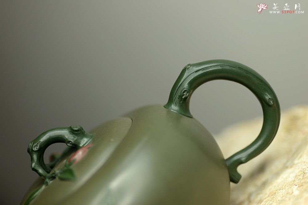 紫砂壶图片：原创作品 孙伟强张新亚合作 映山红 别有风韵~贴叶精湛 - 宜兴紫砂壶网