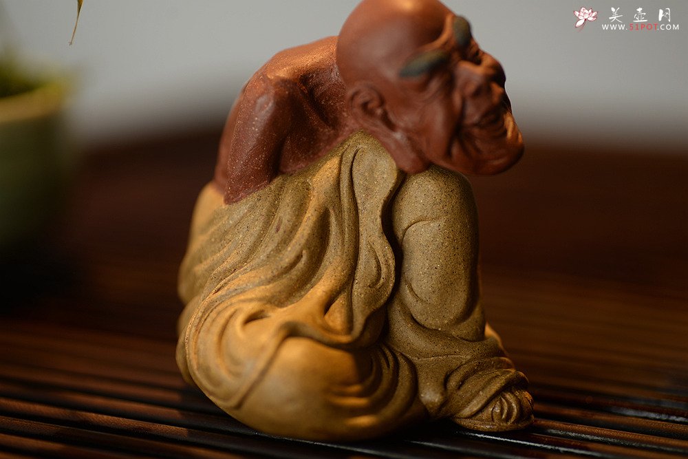 紫砂壶图片：知足常乐 笑口常开 全手雕塑 栩栩如生 喜庆罗汉 - 宜兴紫砂壶网