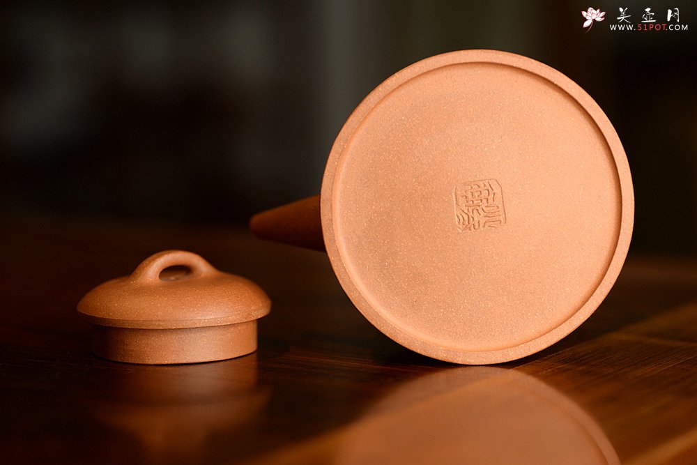 紫砂壶图片：陆逸舟精心装饰 素雅之作 挺拔俊秀 全手曼生提梁  - 宜兴紫砂壶网