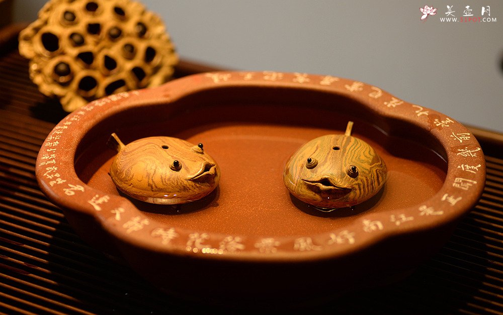 紫砂壶图片：施奇华特色全手茶宠 夏日风情 全手七彩鱼 茶盘尤物 - 宜兴紫砂壶网