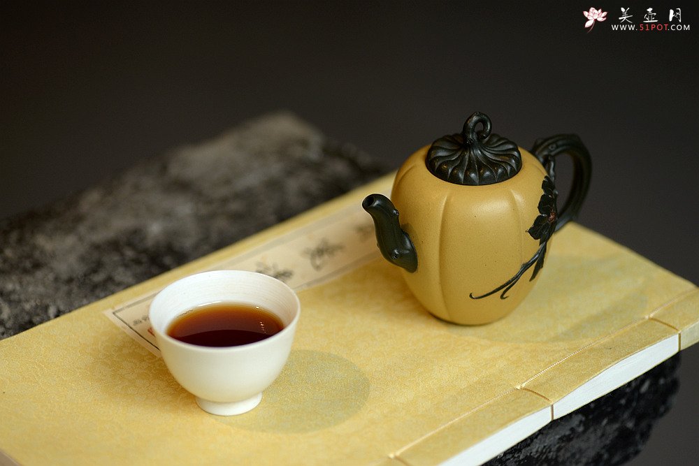 紫砂壶图片：原创作品 本段小金瓜 灵巧曼妙 夏日利器 孙伟强张新亚合作 - 宜兴紫砂壶网