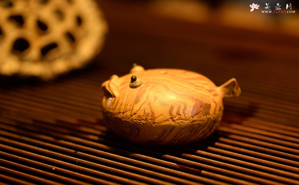 紫砂壶图片：施奇华特色全手茶宠 夏日风情 全手七彩鱼 茶盘尤物 - 宜兴紫砂壶网