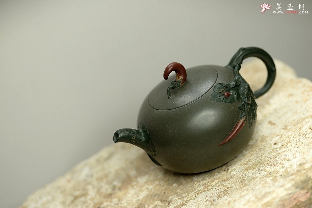 紫砂壶图片：原创作品 孙伟强张新亚合作 辣椒 红红火火 贴叶精湛细腻 - 宜兴紫砂壶网