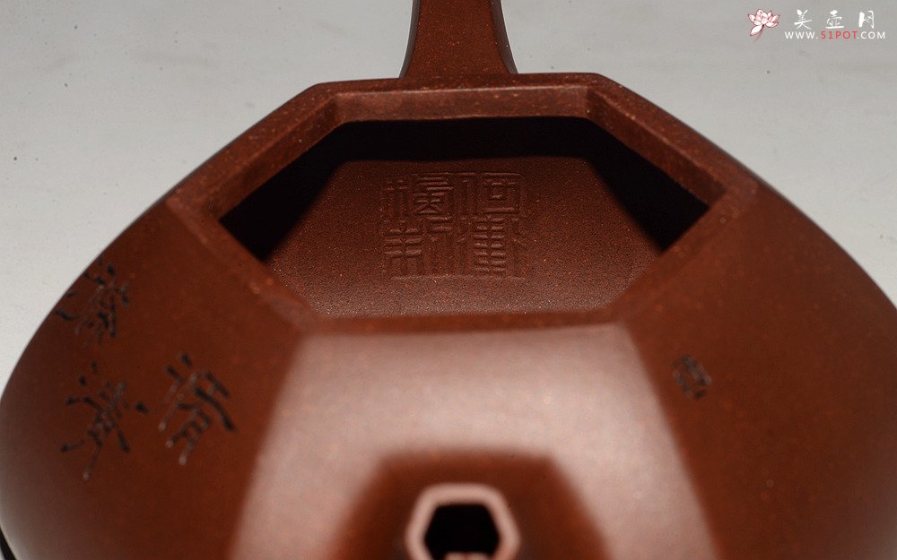 紫砂壶图片：何卫枫全手作品 陆轶舟文气装饰 别具一格 全手六方石瓢 挺拔有力 - 宜兴紫砂壶网