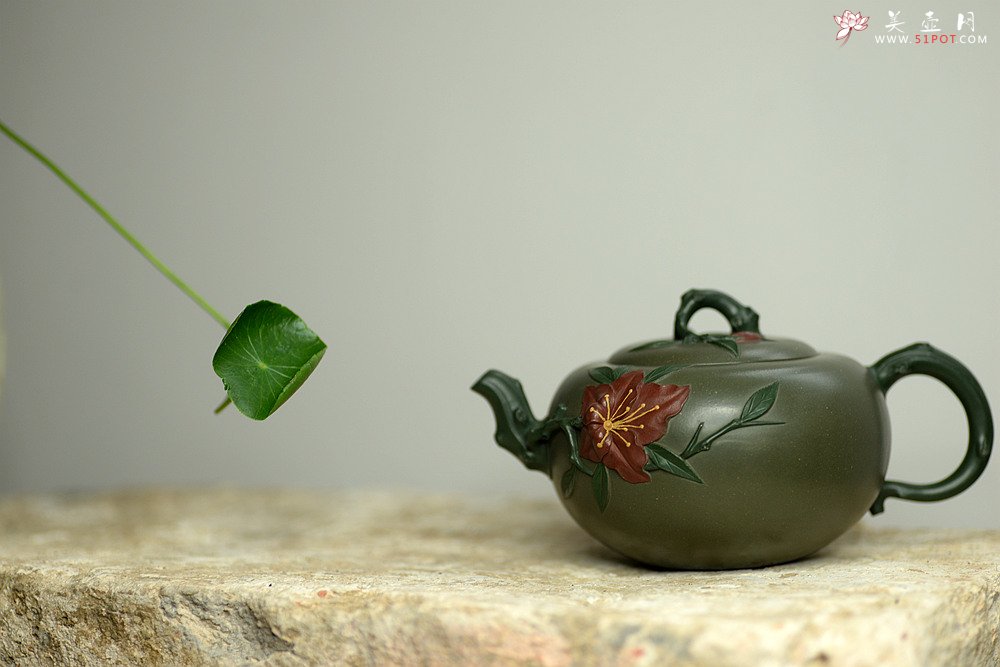 紫砂壶图片：原创作品 孙伟强张新亚合作 映山红 别有风韵~贴叶精湛 - 宜兴紫砂壶网