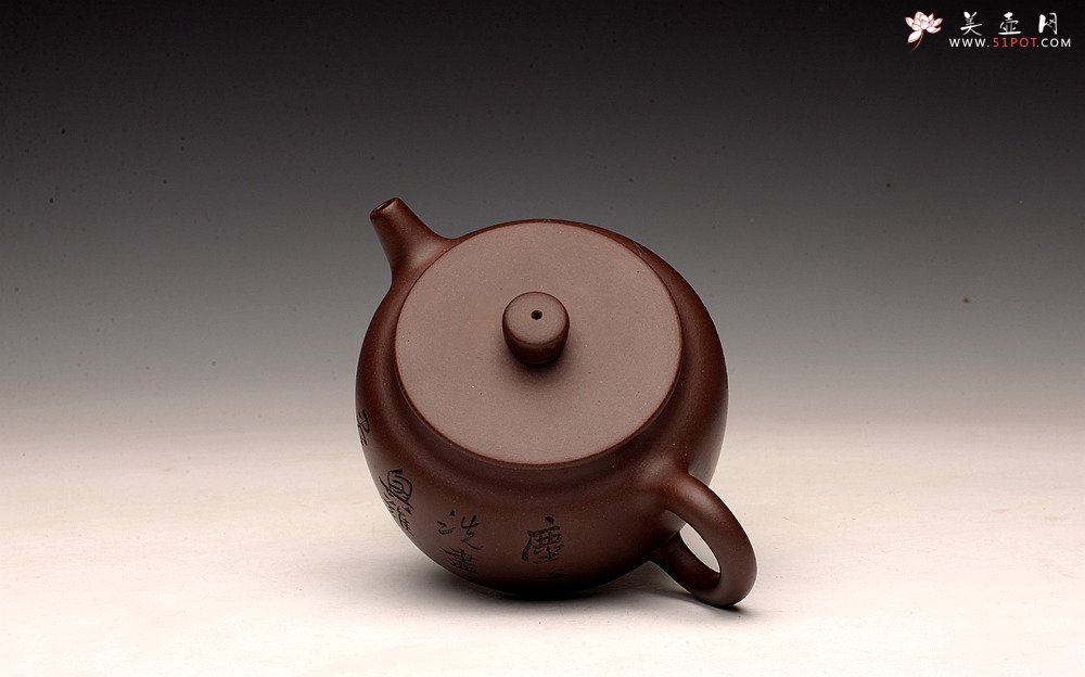 紫砂壶图片：张听钢装饰 刻绘老辣 全手桑扁 器型端正 耐品实用 - 宜兴紫砂壶网