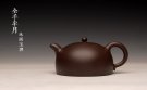 紫砂壶图片：俏然可人 嵌盖难度大 器形周正耐品 全手小半月 - 宜兴紫砂壶网