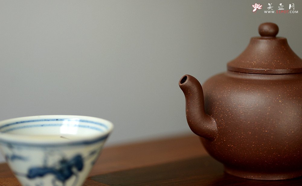 紫砂壶图片：淞庐作品 高雅简洁 线条流畅 全手笠帽  - 宜兴紫砂壶网