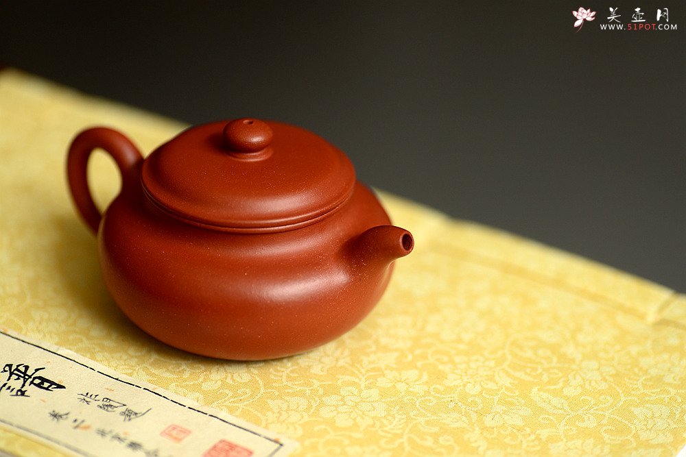 紫砂壶图片：手工练泥 矿质丰富 传统朱泥小仿古 夏日消暑利器 - 宜兴紫砂壶网