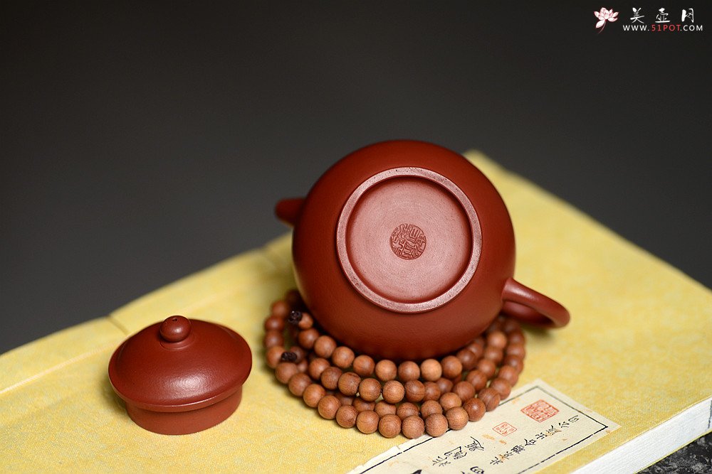 紫砂壶图片：夏日杀茶利器 红袍朱泥 全手小巨轮珠 型制可人 炮管直流 - 宜兴紫砂壶网
