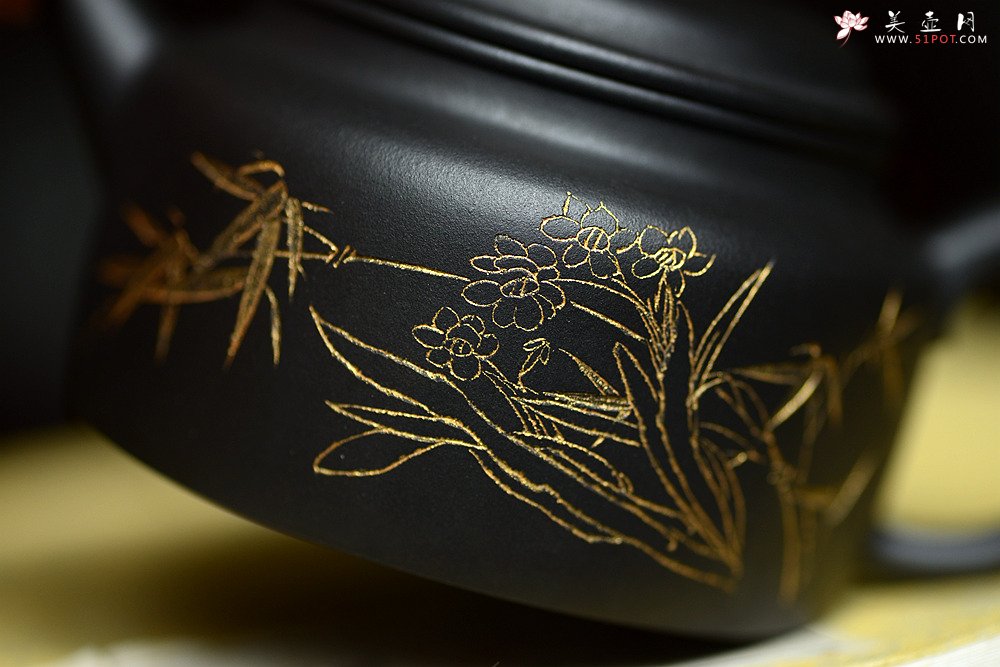 紫砂壶图片：瞿斌新品 秀气德中 油润黑料 重新演绎经典 - 宜兴紫砂壶网