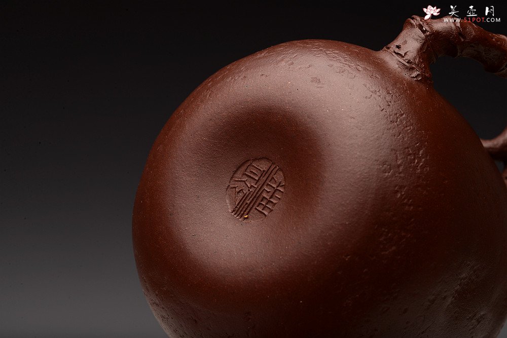 紫砂壶图片：潘丹初全手新作 泥‘玄’系列之玄石 古拙文气  石竹 峥嵘岁月 - 宜兴紫砂壶网