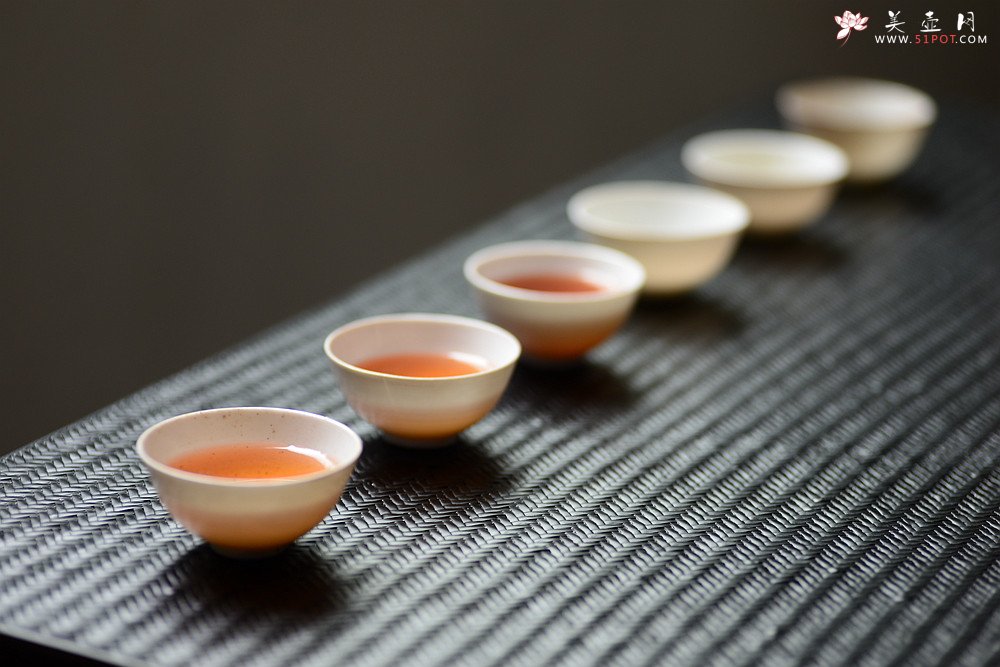 紫砂壶图片：定制精品 景德镇手工杯 柴烧自然落灰釉 每个不一样随机发货 - 宜兴紫砂壶网