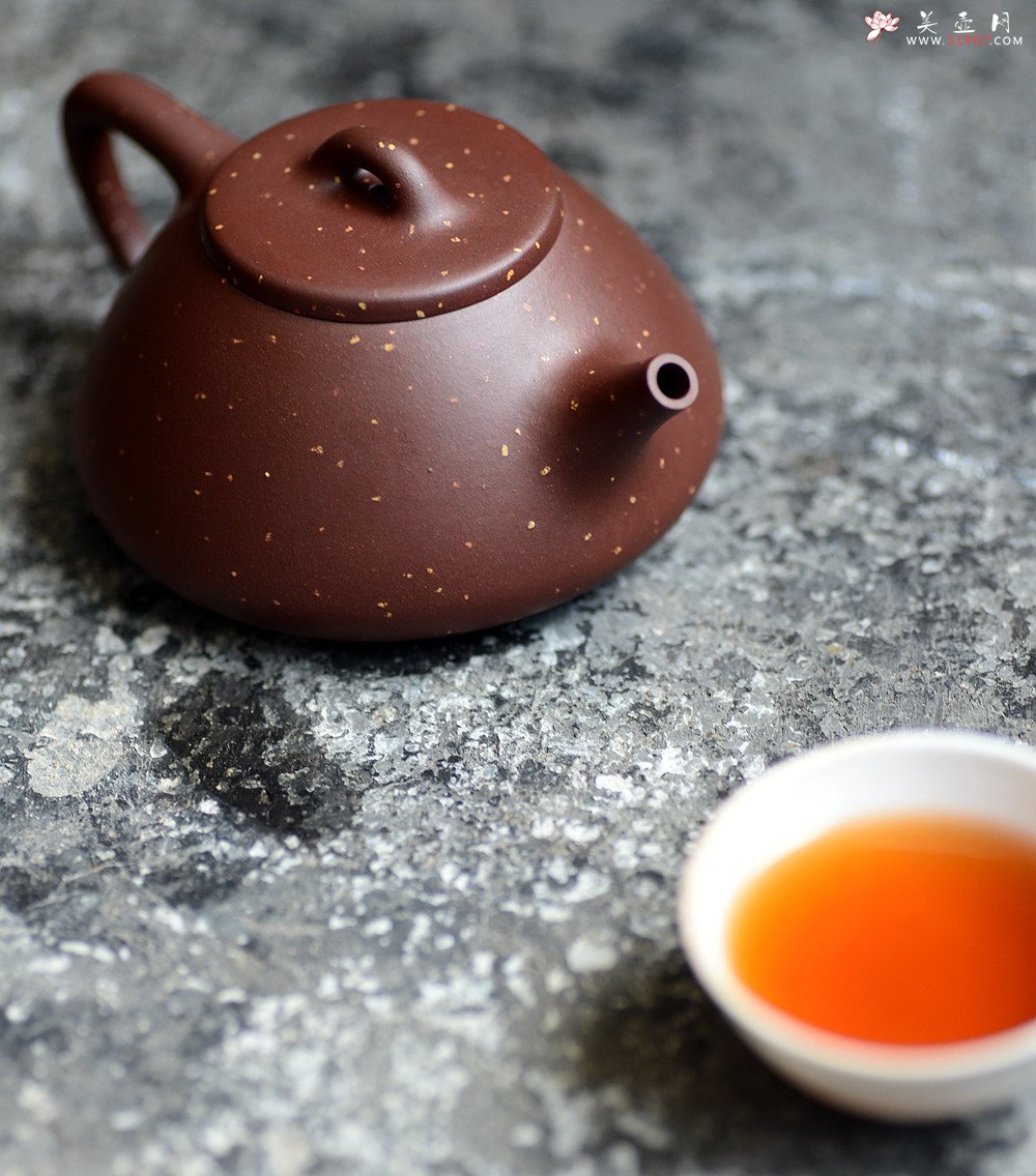 紫砂壶图片：曲峰老师全手工演绎经典 铺砂全手子冶石瓢 骨肉均挺 传统耐品 - 宜兴紫砂壶网
