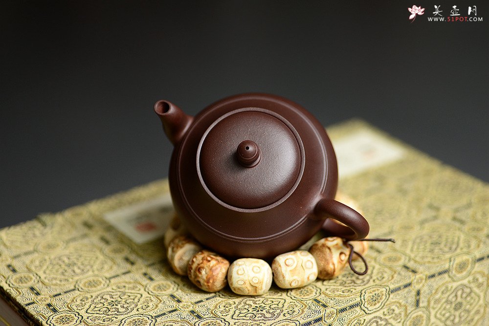 紫砂壶图片：钱琴芳全手新作 挺拔俊秀 韵味独特 汉风 经典作品 - 宜兴紫砂壶网