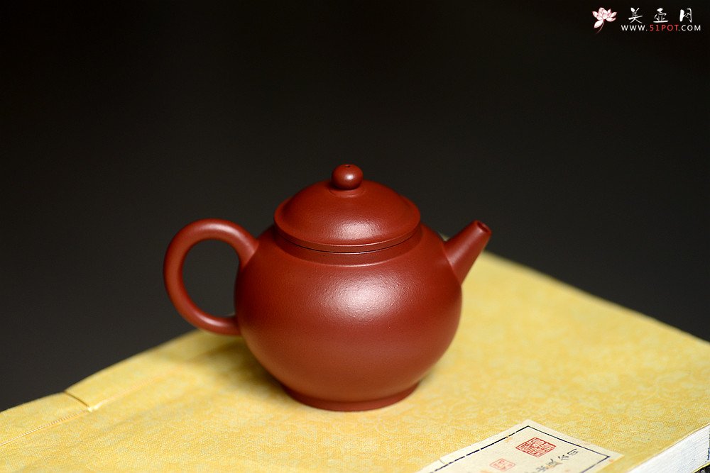 紫砂壶图片：夏日杀茶利器 红袍朱泥 全手小巨轮珠 型制可人 炮管直流 - 宜兴紫砂壶网