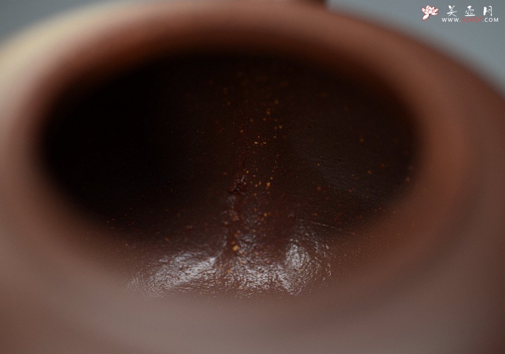 紫砂壶图片：淞庐作品 高雅简洁 线条流畅 全手笠帽  - 宜兴紫砂壶网