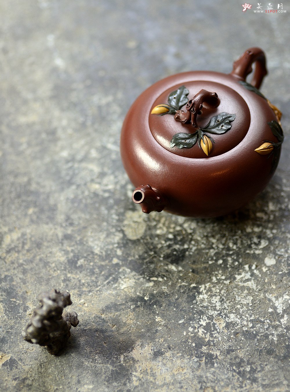 紫砂壶图片：贴叶精彩 细品 传统花货 花语喜悦 栀子花开 原创作品 孙伟强张新亚合作 - 宜兴紫砂壶网