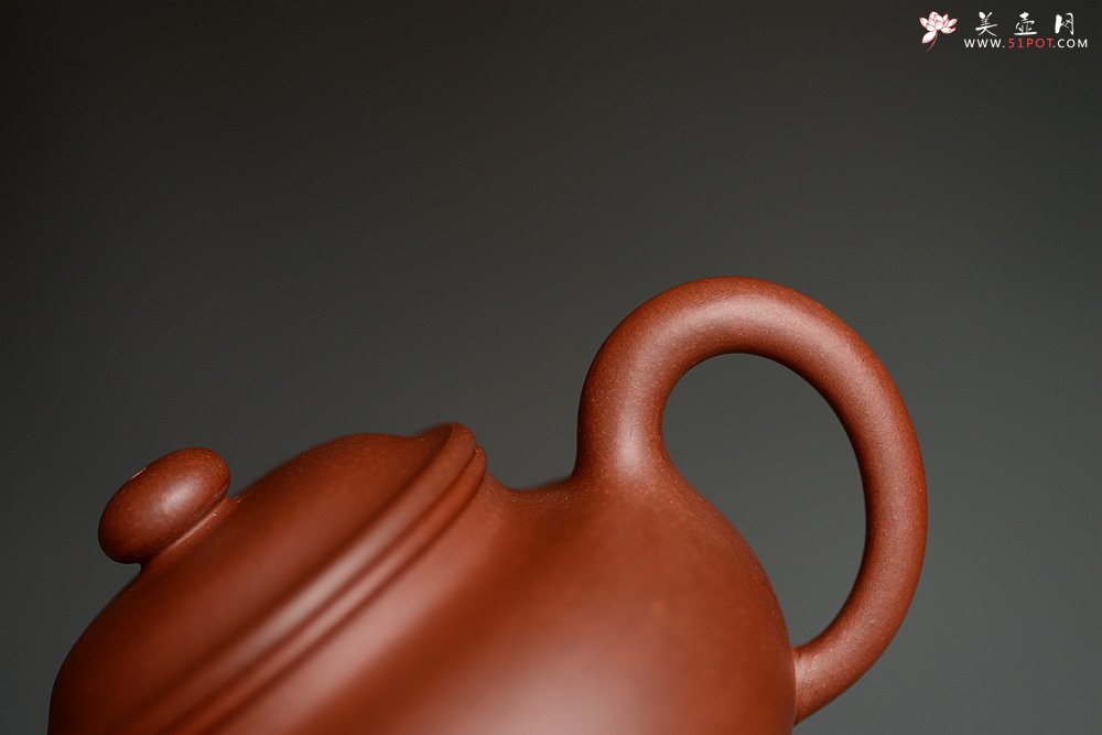 紫砂壶图片：油润老清水 顾小英新作 光素经典器形 全手掇只 挺拔厚重 - 宜兴紫砂壶网