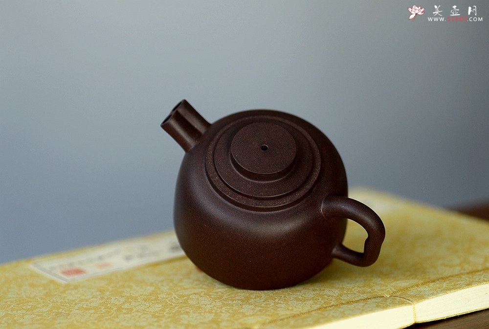 紫砂壶图片：美壶特惠 茶人最爱 造型新颖 有趣 双流井栏 - 宜兴紫砂壶网