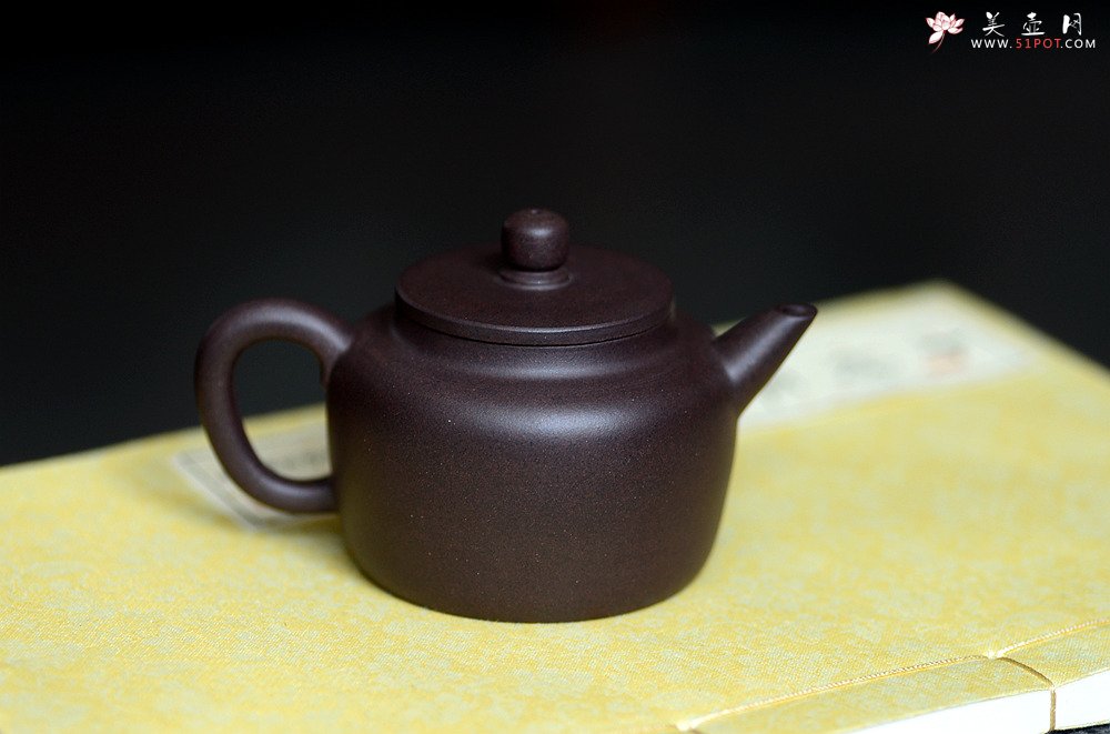 紫砂壶图片：美壶特惠 山水之中作主人 摹古剑流德中 茶人最爱 - 宜兴紫砂壶网