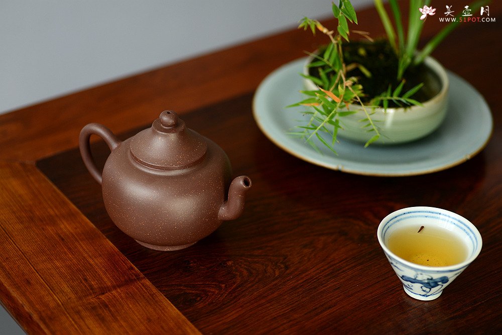 紫砂壶图片：淞庐作品 高雅简洁 线条流畅 全手笠帽  - 宜兴紫砂壶网