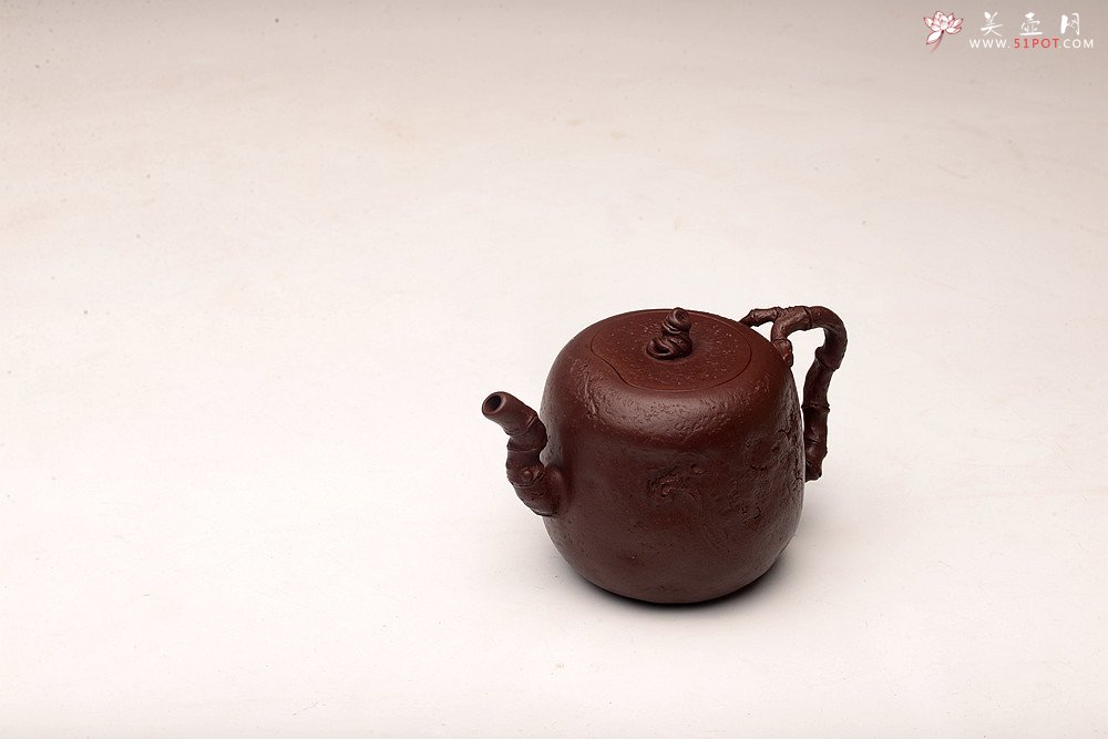 紫砂壶图片：潘丹初全手新作 泥‘玄’系列之玄石 古拙文气  石竹 峥嵘岁月 - 宜兴紫砂壶网
