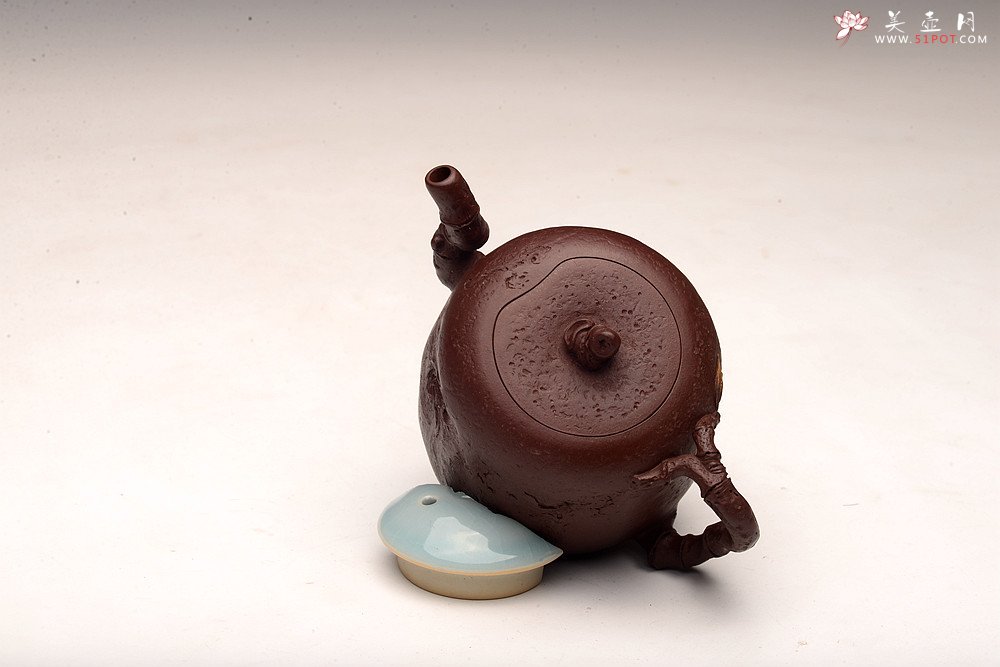 紫砂壶图片：潘丹初全手新作 泥‘玄’系列之玄石 古拙文气  石竹 峥嵘岁月 - 宜兴紫砂壶网