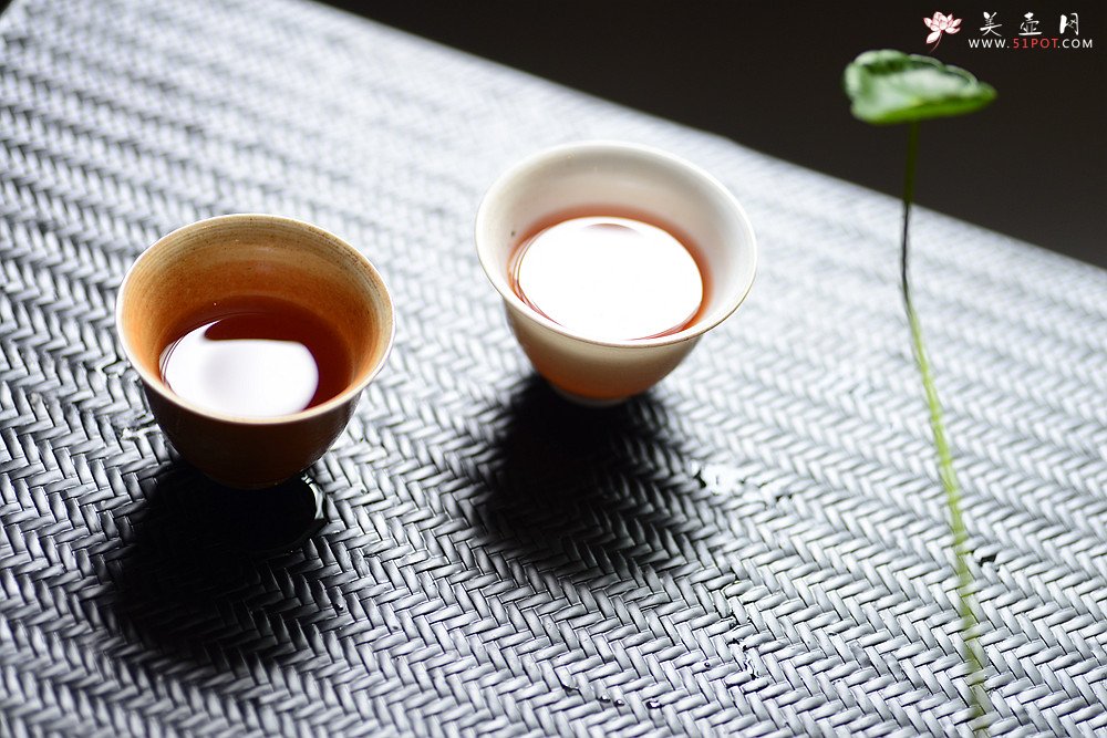 紫砂壶图片：定制精品 景德镇手工杯 柴烧自然落灰釉 每个不一样随机发货 - 宜兴紫砂壶网