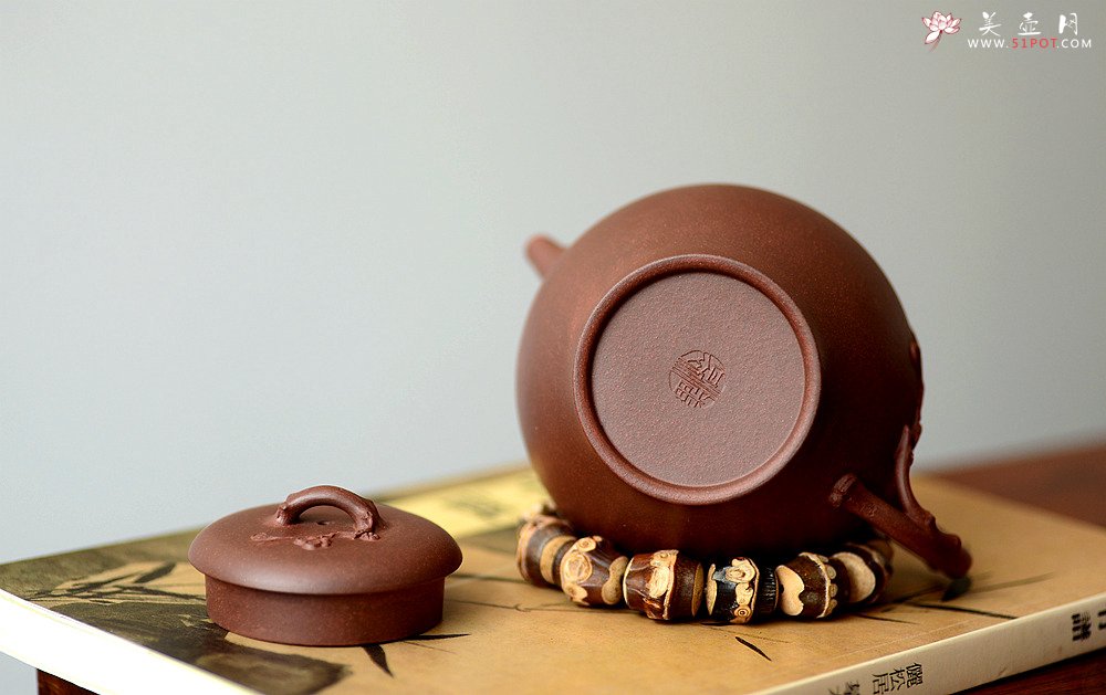 紫砂壶图片：潘丹初原创‘秀气’系列之腊梅 纯净底槽青 朴实素雅 刚挺 - 宜兴紫砂壶网