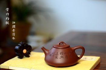 紫砂壶图片：张云熙精品装饰 油润老清水 子冶石瓢 挺拔清秀 有肉有骨 - 宜兴紫砂壶网