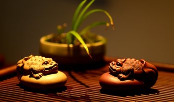 紫砂壶图片：金蟾 做工精致 栩栩如生 和气生财 茶盘尤物 - 宜兴紫砂壶网