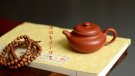紫砂壶图片：手工练泥 矿质丰富 传统朱泥小仿古 夏日消暑利器 - 宜兴紫砂壶网