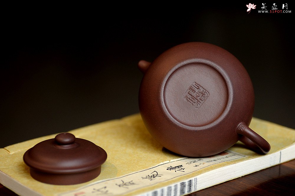 紫砂壶图片：施梦佳新作 全手仿古 传统经典 韵味十足 - 宜兴紫砂壶网