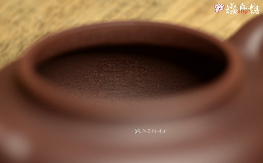 紫砂壶图片：施梦佳新作 全手仿古 传统经典 韵味十足 - 宜兴紫砂壶网