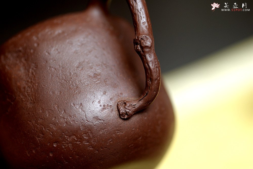 紫砂壶图片：潘丹初全手新作 泥‘玄’系列之玄石 古拙文气 如意灵芝 吉祥 - 宜兴紫砂壶网